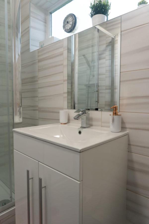 Gorgeous ground floor apartment + free parking Manchester Buitenkant foto